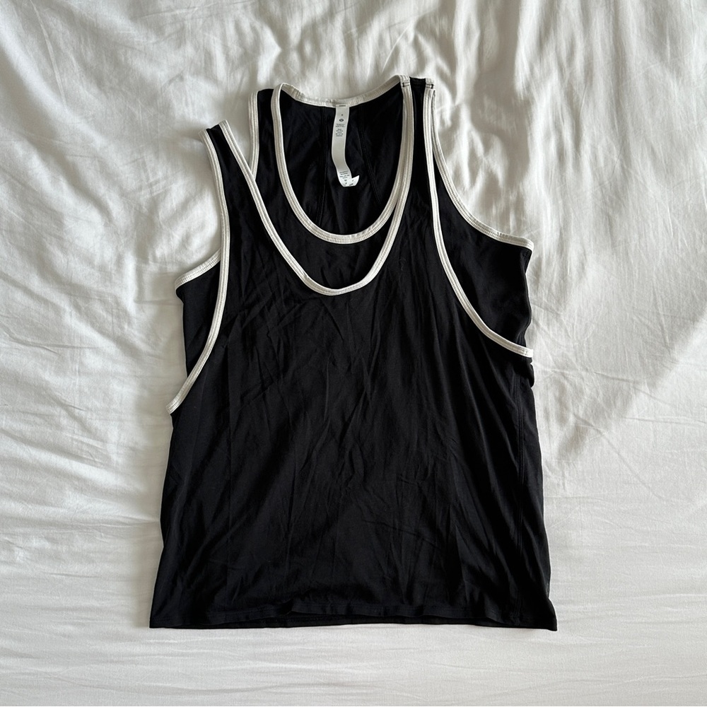 LULULEMON TANK WOMENS SIZE 6 BLACK  & WHITE